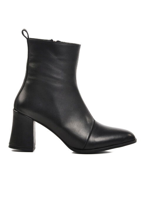 حذاء نسائي بكعب عالٍ من الجلد الطبيعي باللون الأسود مع بطانة من الصوف القطبي من الداخل DS-30 Z