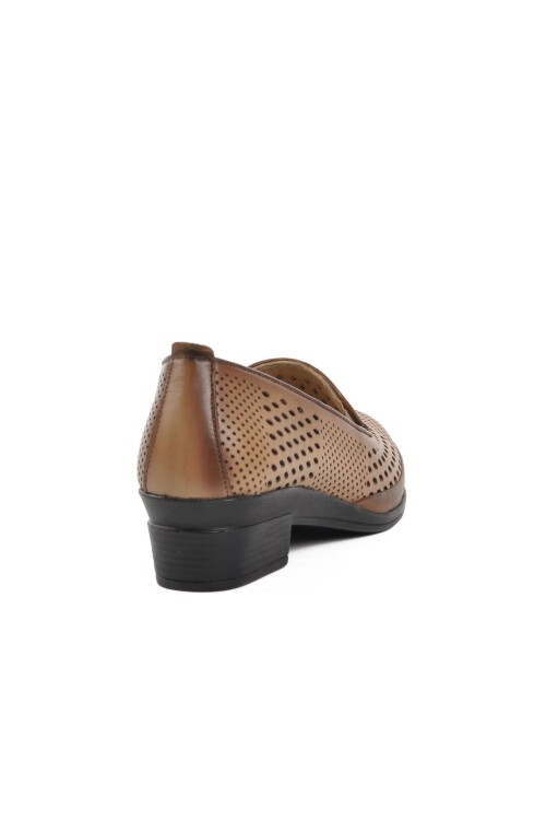 حذاء نسائي كاجوال من الجلد الطبيعي الكريمي مقاس 82 Z