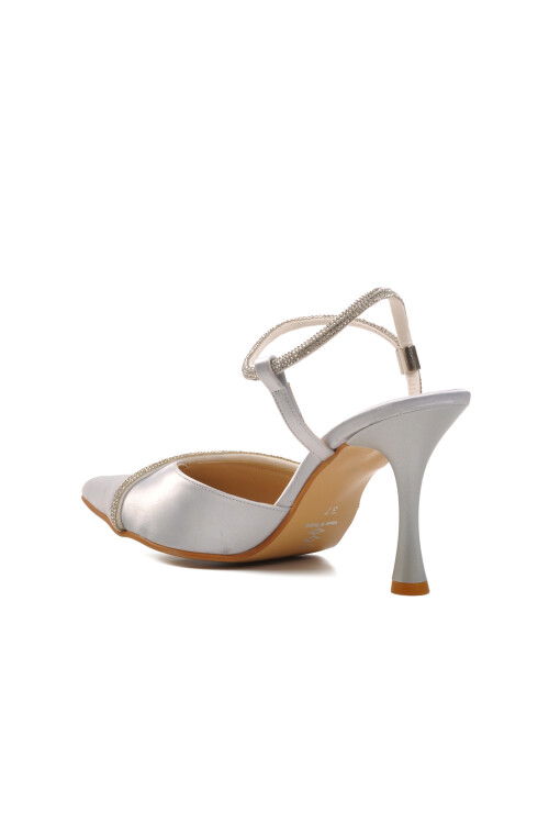 حذاء سهرة نسائي من الساتان الفضي 074921 Z