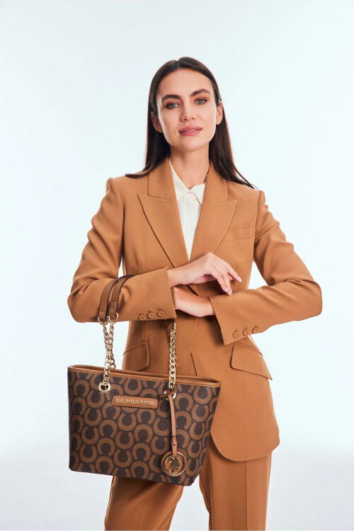 حقيبة كتف وحقيبة يد نسائية بنية اللون US24594