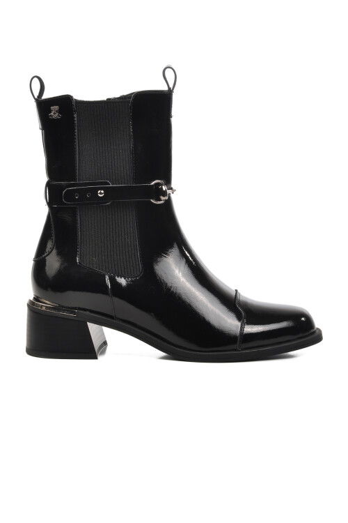 حذاء نسائي من الجلد الطبيعي باللون الأسود اللامع 2352402K Z