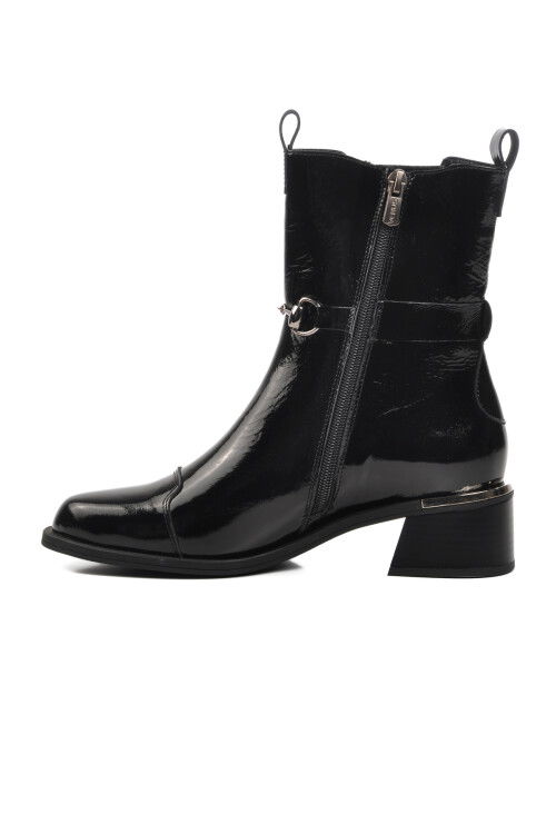 حذاء نسائي من الجلد الطبيعي باللون الأسود اللامع 2352402K Z