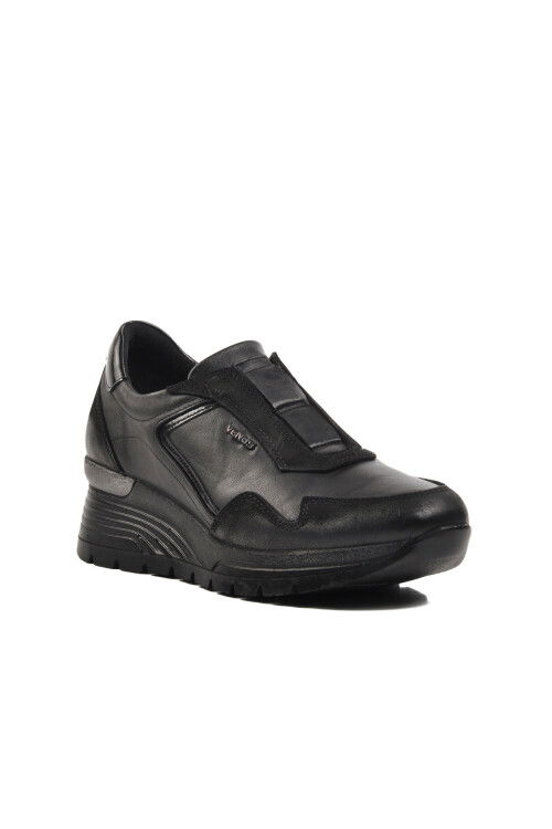 حذاء كاجوال نسائي من الجلد الطبيعي باللون الأسود 2313042K Z