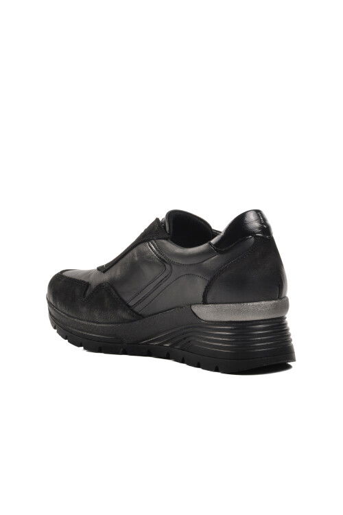 حذاء كاجوال نسائي من الجلد الطبيعي باللون الأسود 2313042K Z