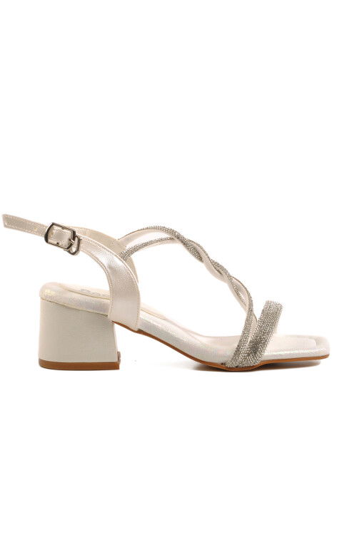 Pearl Girls Stoned Sandals 07 F