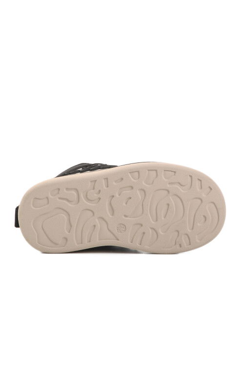 حذاء رياضي للأطفال بطول الكاحل باللونين الأسود والأبيض BNI-11091 P