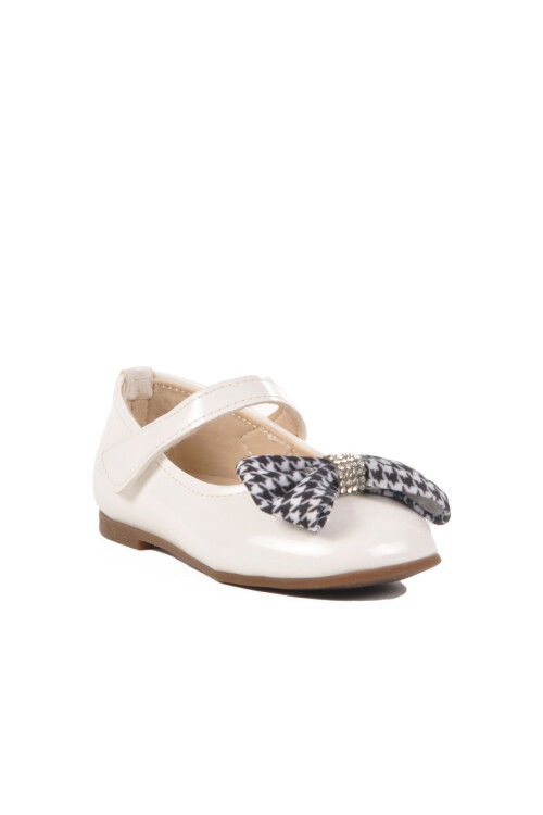 Beyaz Rugan Kurdeleli Hafif Kız Çocuk Babet 180 B