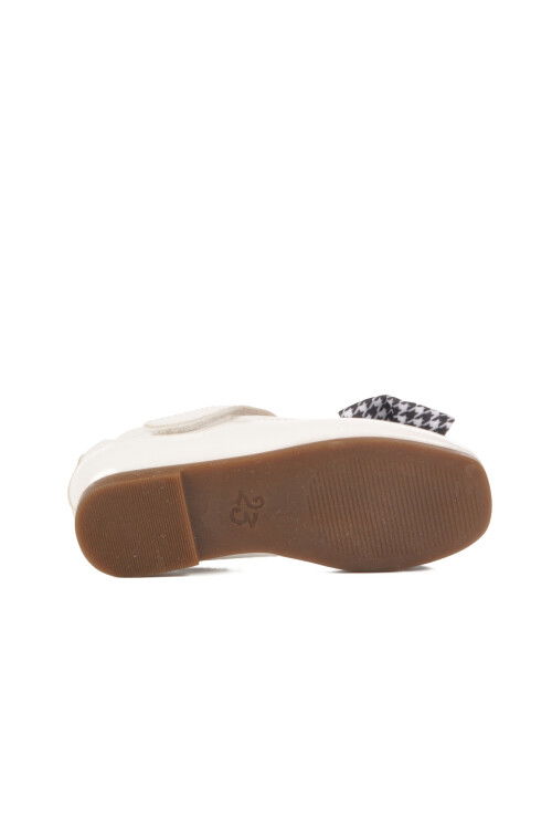 Beyaz Rugan Kurdeleli Hafif Kız Çocuk Babet 180 B