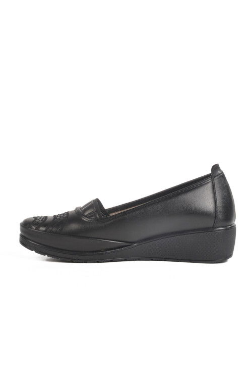 حذاء كاجوال نسائي من الجلد التشريحي باللون الأسود 222 Z