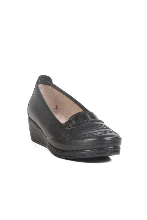 حذاء كاجوال نسائي من الجلد التشريحي باللون الأسود 222 Z