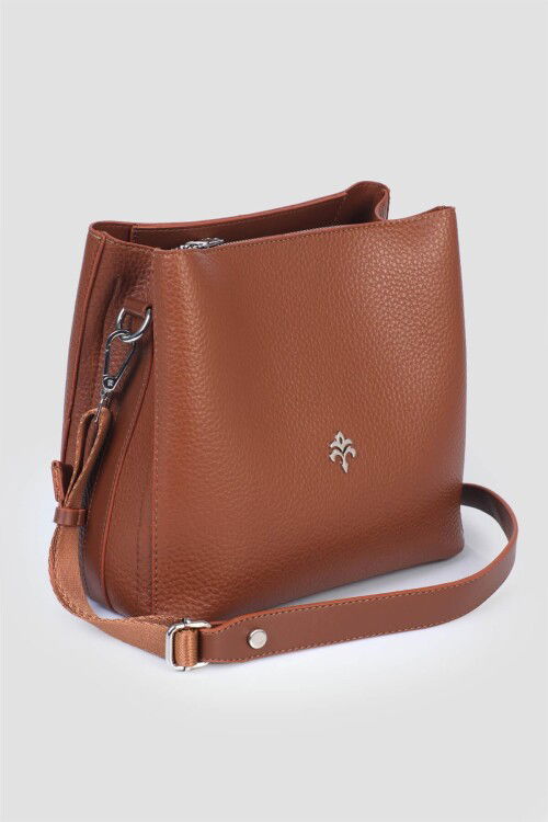 Tan Womens Hand and Shoulder Bag IM599