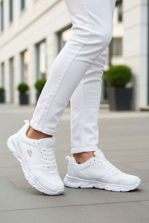 Beyaz Bağcıklı Hafif Esnek Cilt Erkek Spor Ayakkabı Epic M