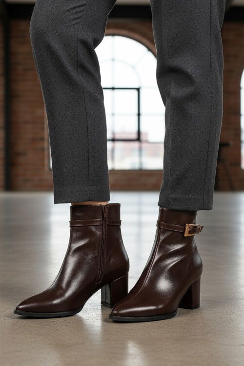 Kahve Dar Kalıp İçi Polarlı Sivri Burun Topuklu Kadın Bot 262327 Z