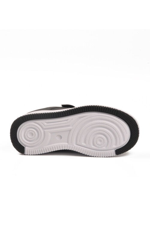 حذاء رياضي خفيف الوزن للأولاد بشريط فيلكرو باللونين الأسود والأبيض 1603 F