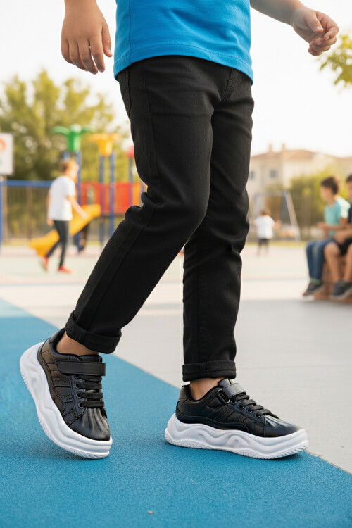 Siyah Beyaz Cırtlı Hafif Esnek Erkek Çocuk Spor Ayakkabı 2033 F