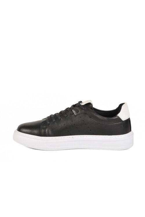 Black and White Lace-Up Lightweight Mens Sneaker 136 M