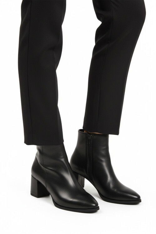 Siyah Cilt Fermuarlı Polarlı Kaymaz Kadın Topuklu Bot 343126 Z