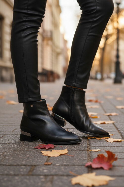 حذاء نسائي مقاوم للبرد مبطن بالفرو الأسود اللامع PC-54991 Z