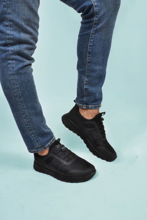 حذاء رياضي رجالي أسود خفيف الوزن ومرن برباط وقفل Nans 6006 M