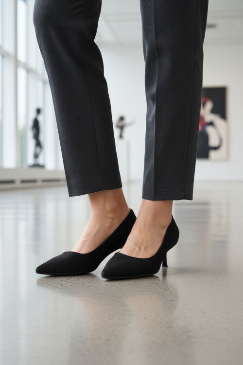 Siyah Süet Hafif Kadın İnce Kısa Topuklu Ayakkabı 458343 Z