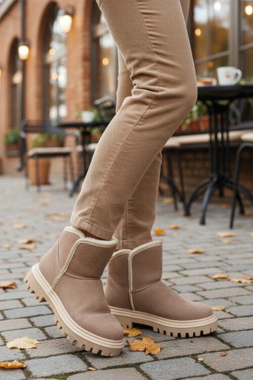 Vizon Süet İçi Kürklü Soğuğa Dirençli Kaymaz Kadın Bot 548038 Z