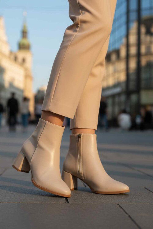 Bej Cilt Fermuarlı Polarlı Kaymaz Kadın Topuklu Bot 343126 Z