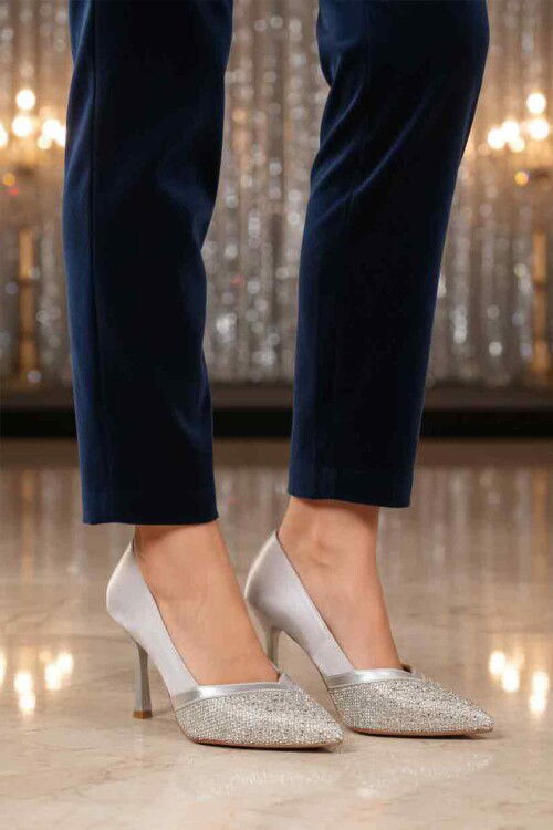Gümüş Saten Taş İşlemeli Kadın Abiye Ayakkabı 357192 Z