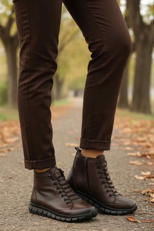 Kahve Hakiki Deri İçi Polarlı Kaymaz Fermuarlı Kadın Bot 3910 Z