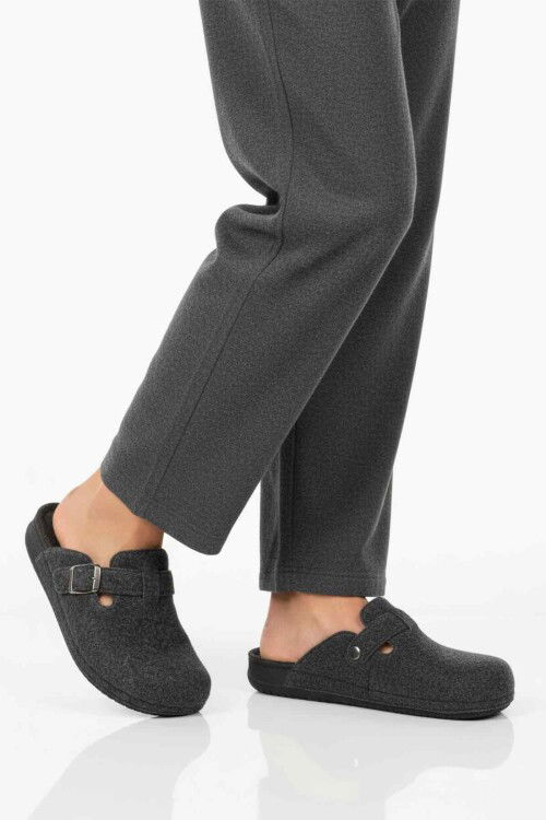 Black Anatomical Mens Slippers K-12113 M