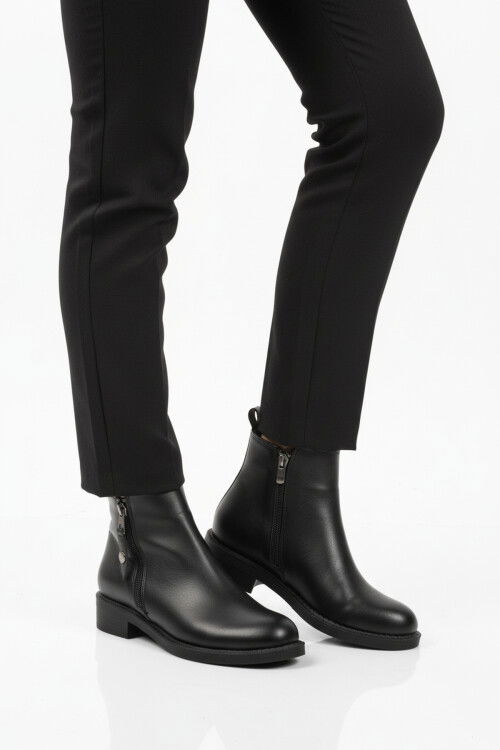 Siyah Cilt Polarlı Kaymaz Taban Kadın Topuklu Bot 224581 Z