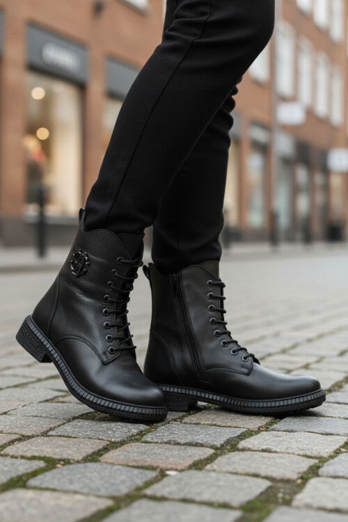 Siyah Hakiki Deri Bağcıklı Kaymaz Polarlı Kadın Bot 20912-1 Z