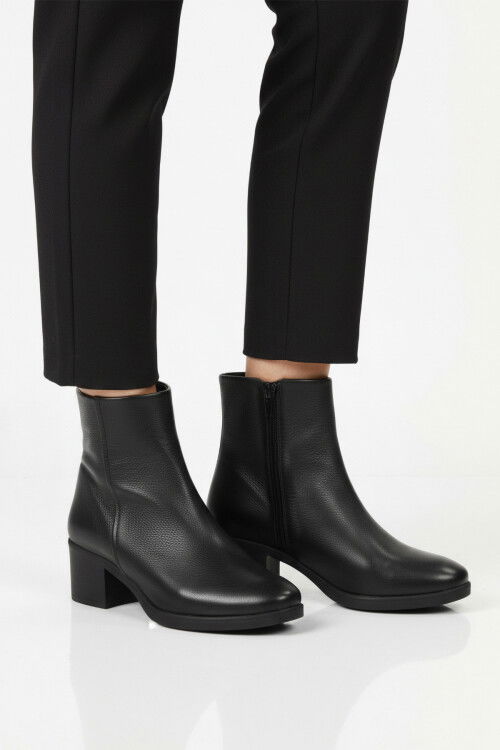 Siyah Hakiki Deri Fermuarlı Polarlı Kadın Bot 92162-1 Z