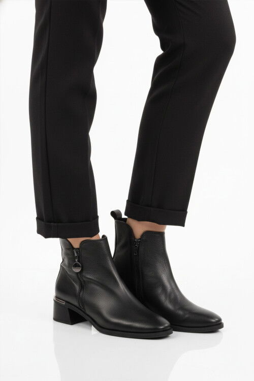 Siyah Hakiki Deri Polarlı Kaymaz Fermuarlı Kadın Topuklu Bot 9780-1 Z