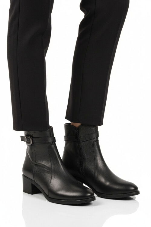 Siyah Hakiki Deri Fermuarlı İçi Polarlı Kadın Bot 24113-1 Z