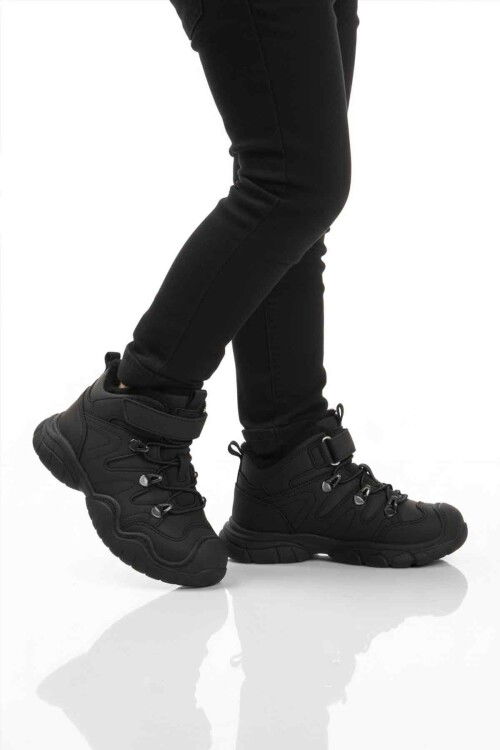 Siyah Kürklü Soğuğa Dirençli Kaymaz Erkek Çocuk Bot 2090 P