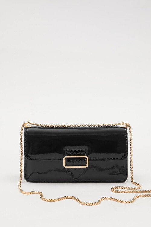 حقيبة كتف نسائية من الجلد اللامع باللون الأسود 930191