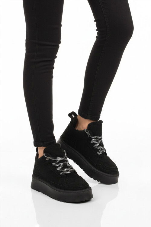 Siyah Süet Polarlı Bağcıklı Kaymaz Kadın Bot 2613 Z