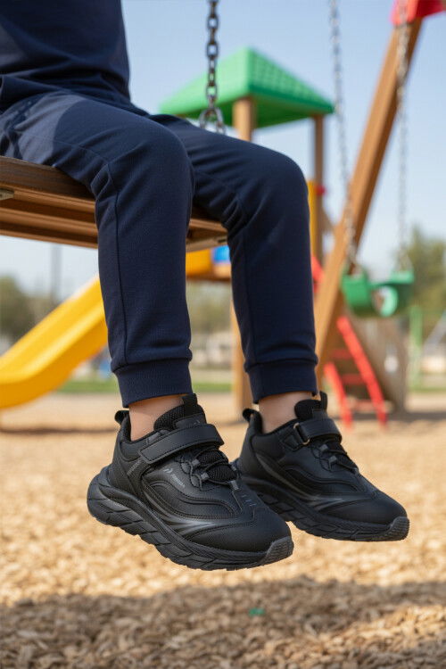 Siyah Cırtlı Hafif Esnek Erkek Çocuk Spor Ayakkabı 1987 F