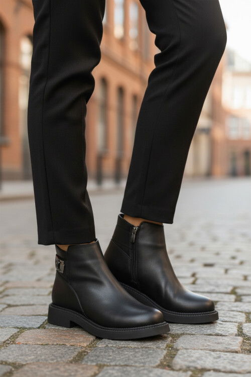 Siyah İçi Kürklü Kaymaz Taban Soğuğa Dirençli Kadın Bot PC-55161 Z