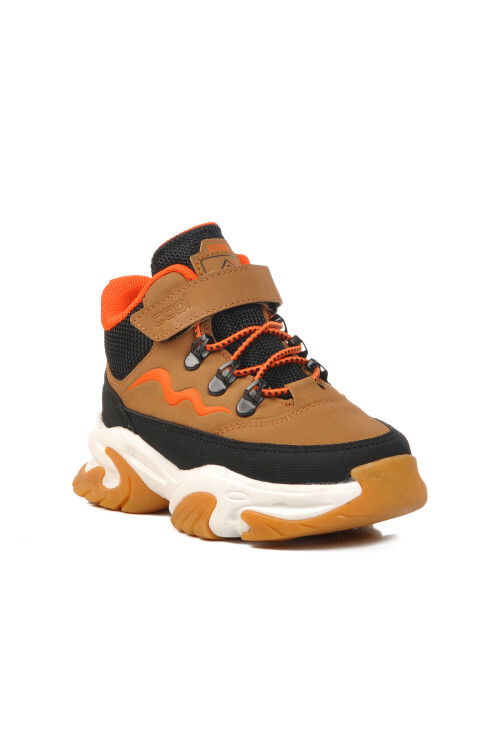 حذاء عريض للأولاد من الفيلكرو باللون البني من WIDE MOLD Evil P