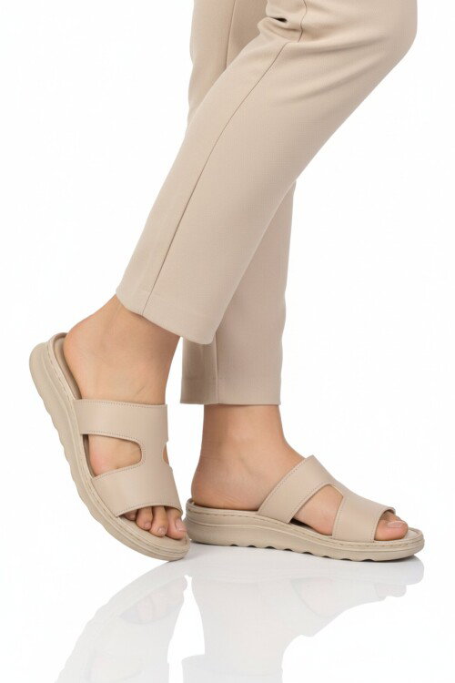 Bej Hafif Yumuşak Tabanlı Kadın Terlik 673644 Z