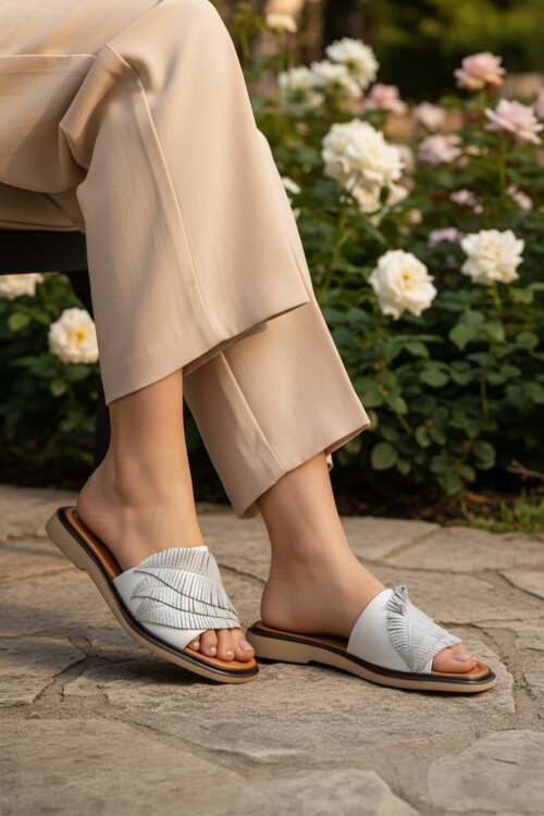 Beyaz Hafif İnce Taban Kadın Günlük Terlik PC-54624 Z