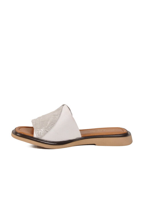 Beyaz Hafif İnce Taban Kadın Günlük Terlik PC-54624 Z