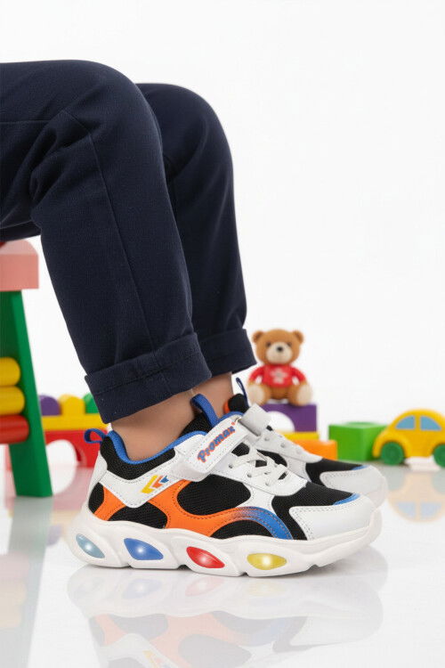 Beyaz Cırtlı Işıklı Hafif Erkek Çocuk Spor Ayakkabı 2000  P