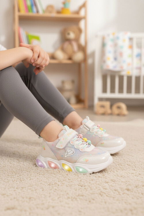 Beyaz Cırtlı Işıklı Hafif Kız Çocuk Spor Ayakkabı 1998 P