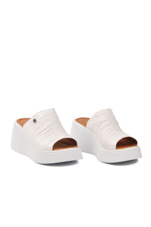 Beyaz Günlük Kadın Topuklu Terlik PC-54610 Z