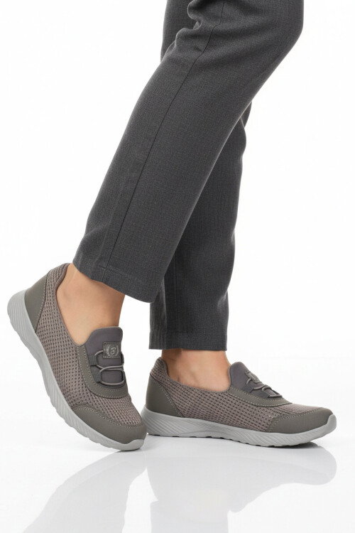 Füme Fileli Hafif Esnek Kolay Giyilebilir Kadın Casual Ayakkabı 575 G