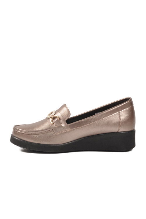 Platin Geniş Kalıp Kadın Klasik Ayakkabı 651631 Z