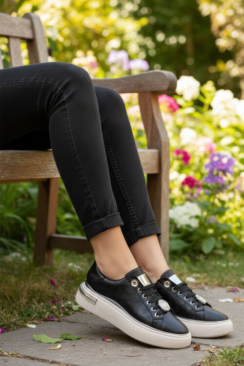 Siyah Bağcıklı Taş İşlemeli Hafif Kadın Sneaker 431156 Z