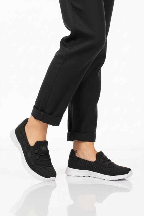 Siyah Beyaz Fileli Hafif Esnek Kolay Giyilebilir Kadın Casual Ayakkabı 575 G